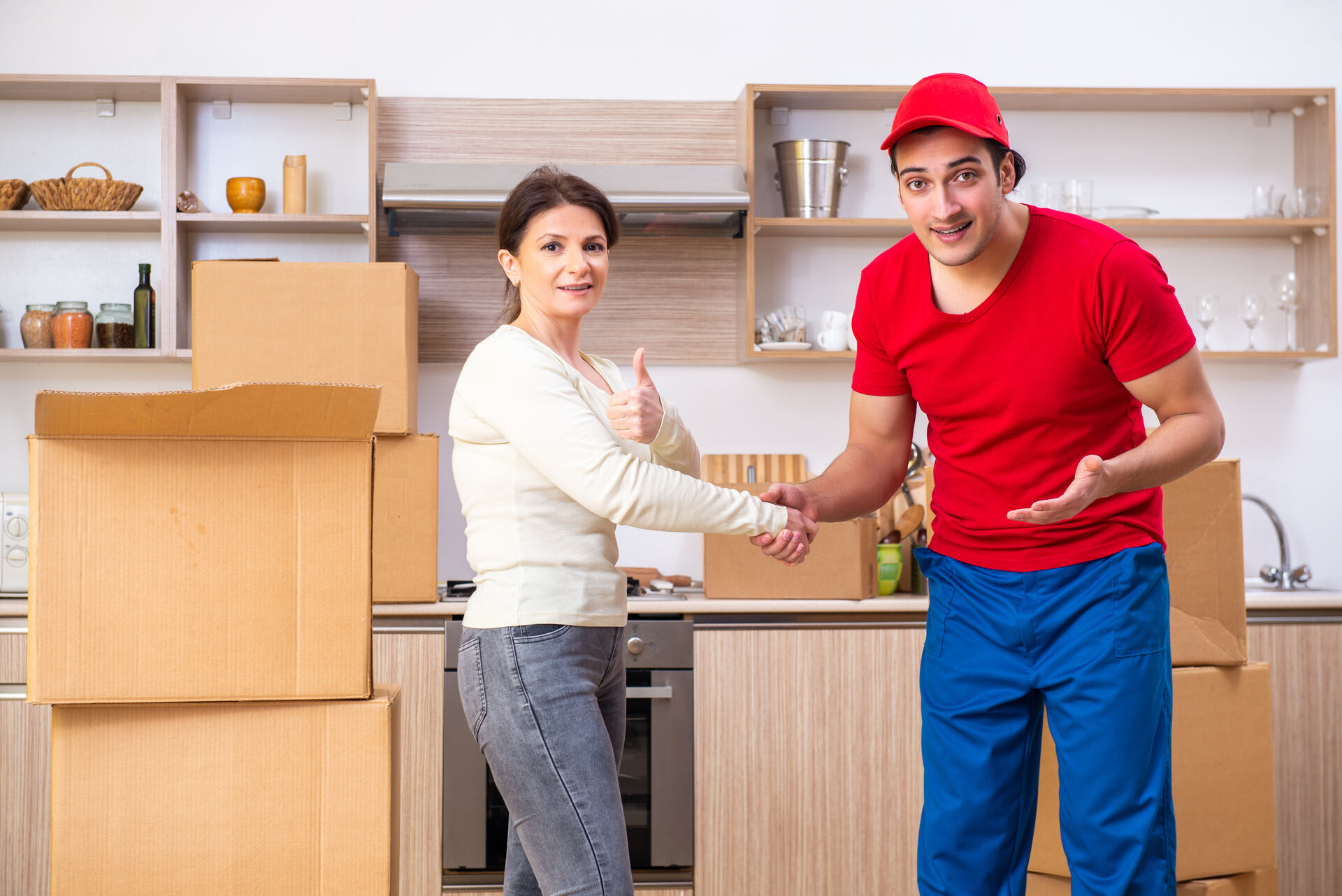 A woman appreciating a mover's hard work