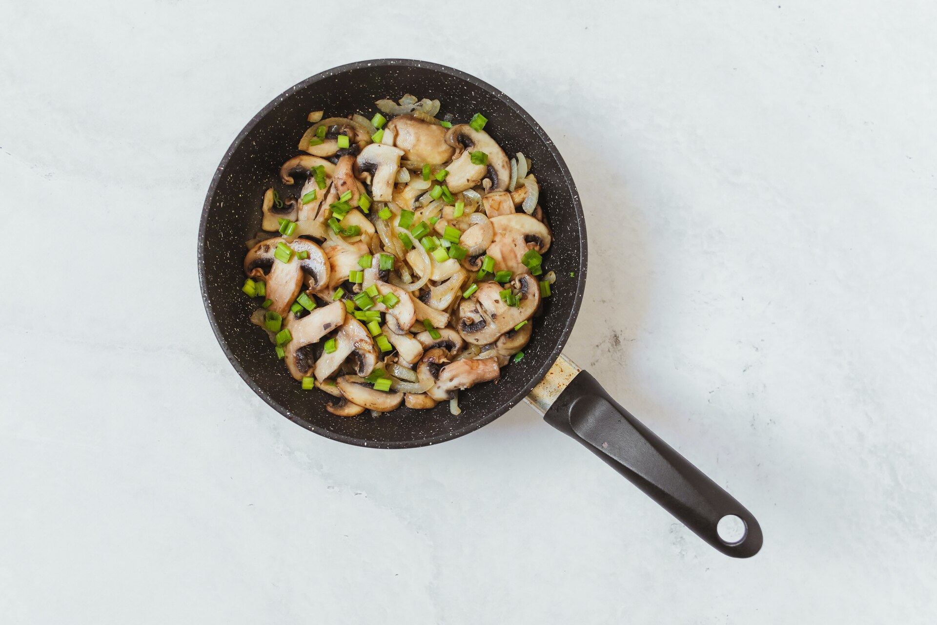 Pan with mushrooms and spring onions inside