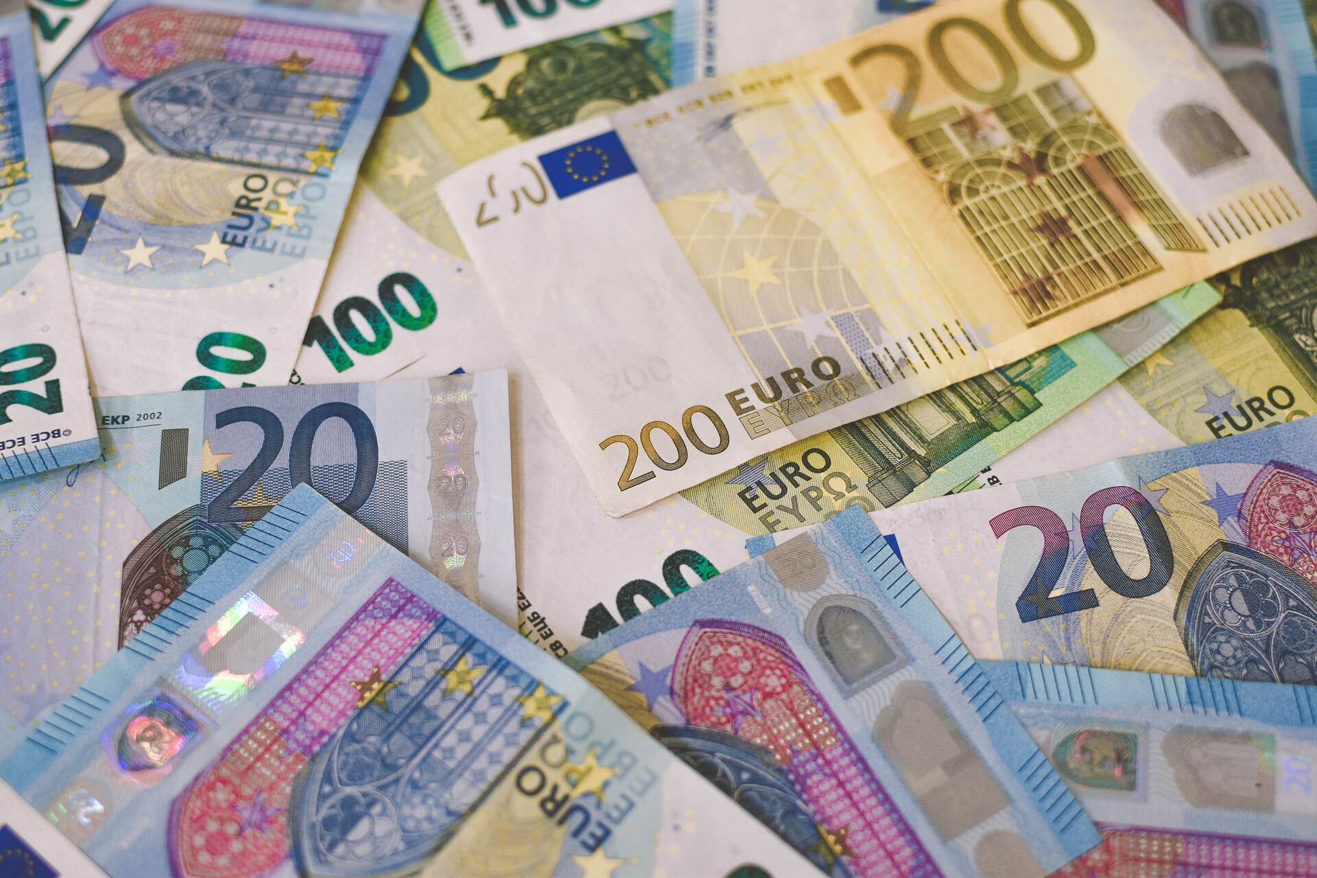Different Euro bills spread over a surface
